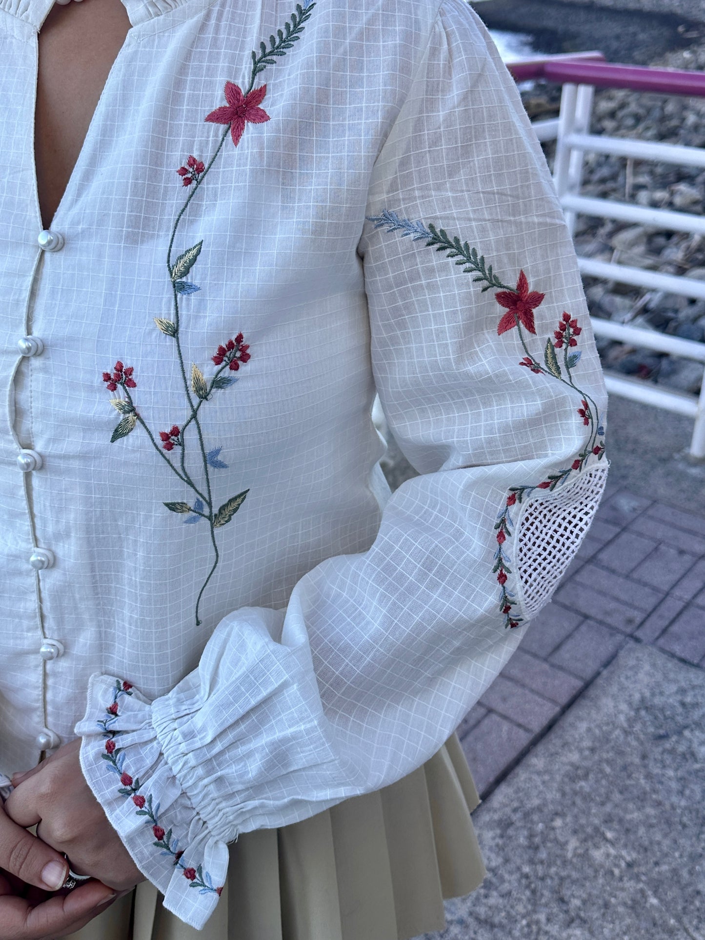Embroidery detail picture of White Floral embroidered long sleeve top 
