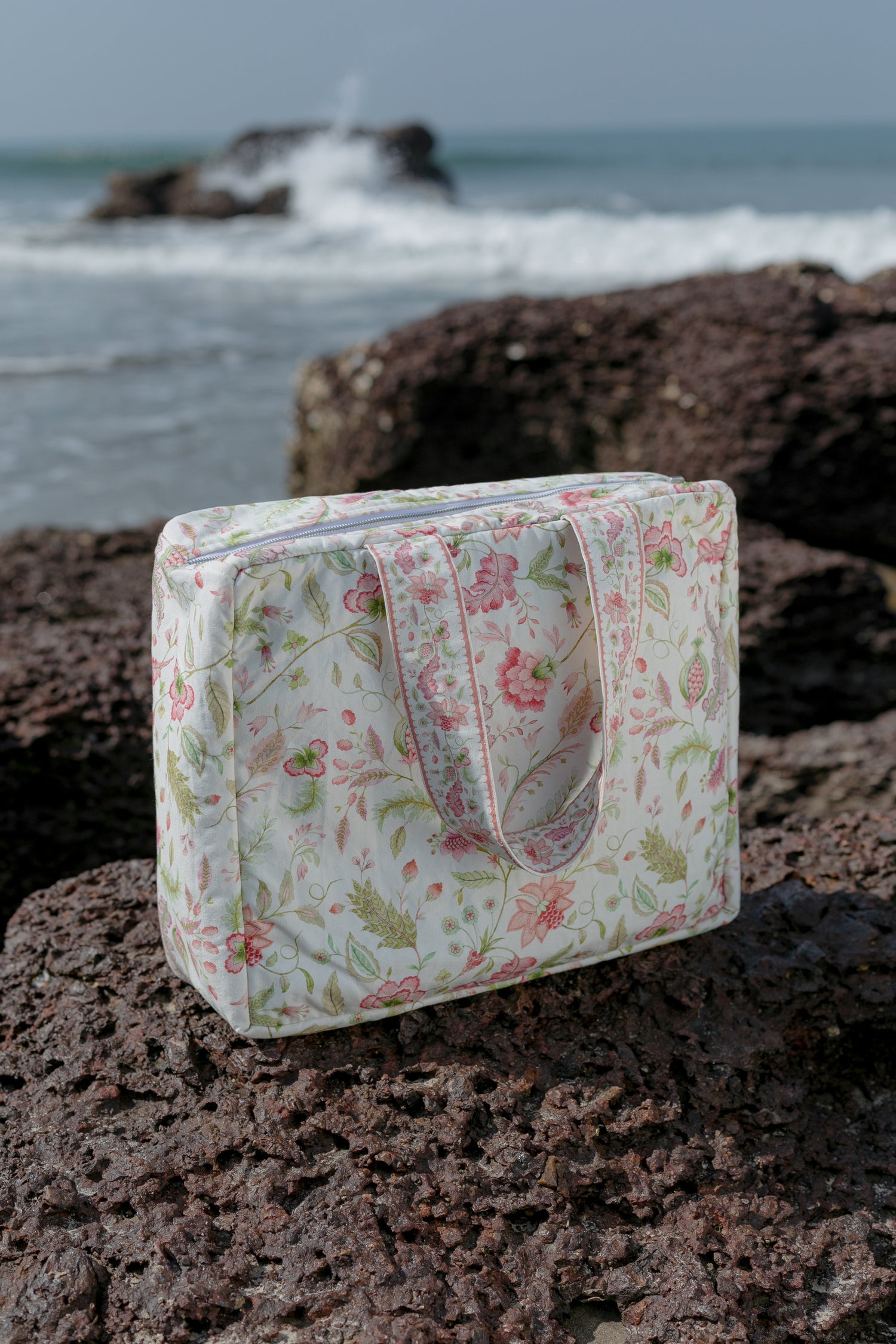 Front picture of Pink floral tote bag