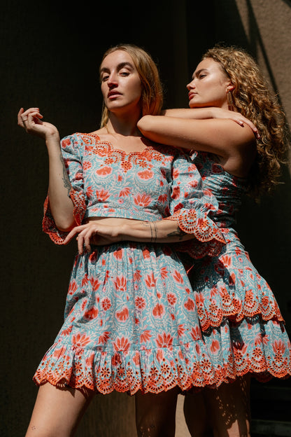 Front picture of backless crop top and skirt set 