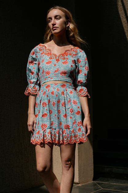 Front picture of backless crop top and skirt set 